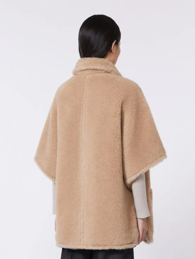 Capa em tecido teddy de alpaca e caxemira, bege Capa em tecido teddy de alpaca e caxemira, bege