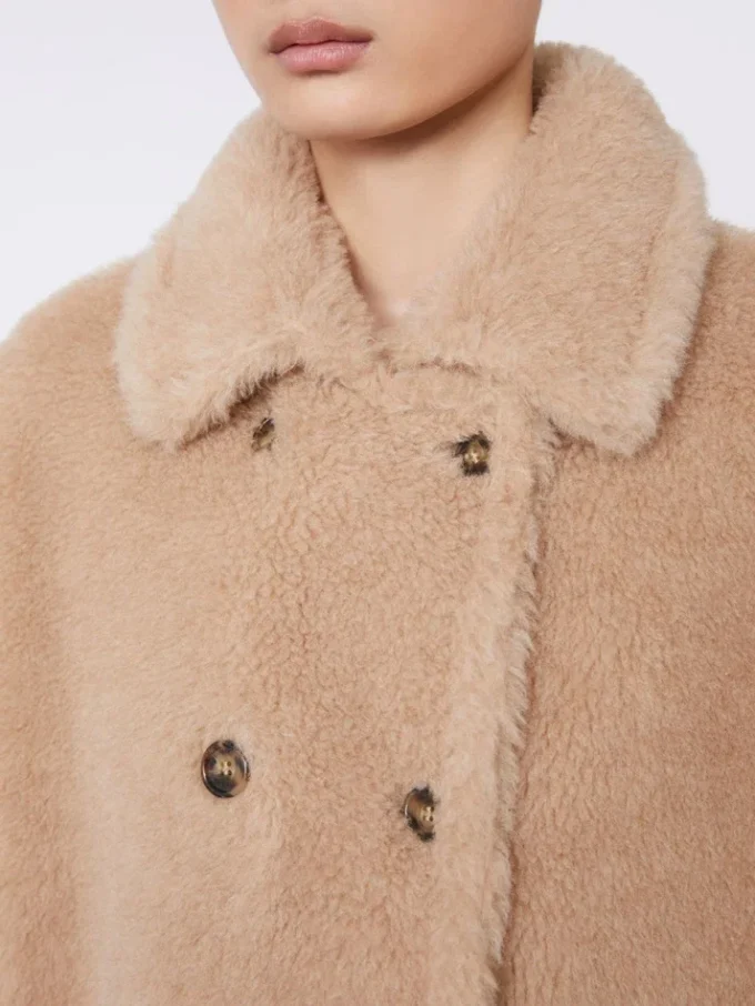 Capa em tecido teddy de alpaca e caxemira, bege Capa em tecido teddy de alpaca e caxemira, bege