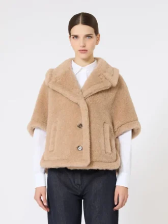 Capa em tecido teddy de alpaca e caxemira com corte quadrado, bege