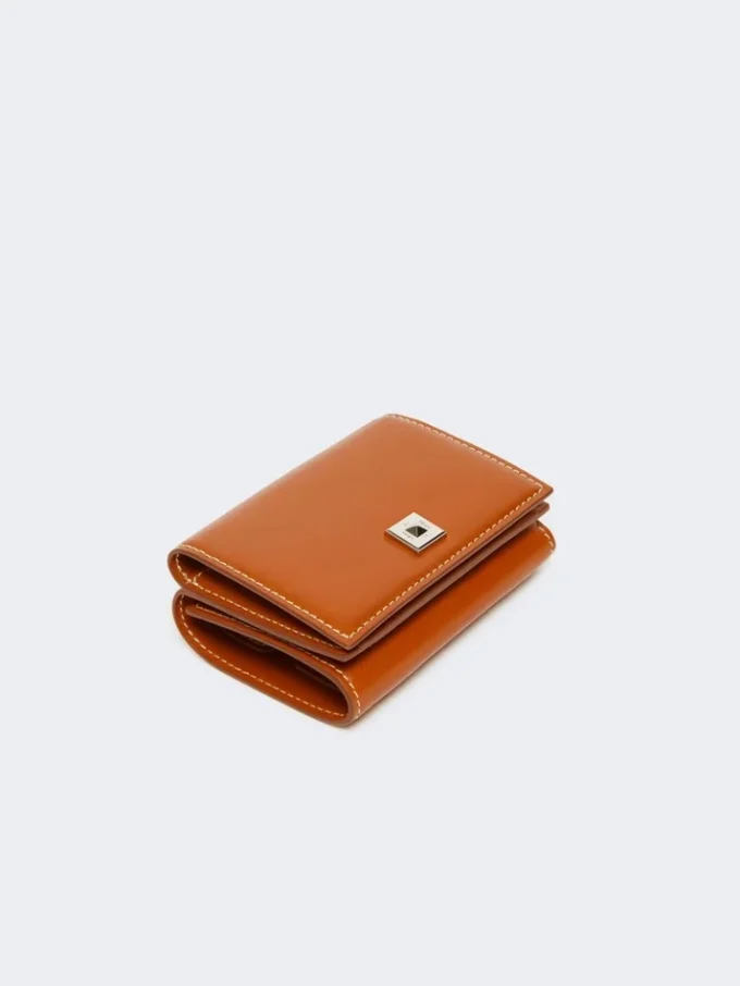 Carteira de couro com três dobras, cor ferrugem Carteira de couro com três dobras, cor ferrugem