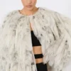 Casaco curto com pétalas em organza estampada, cinzento pérola Casaco curto com pétalas em organza estampada, cinzento pérola
