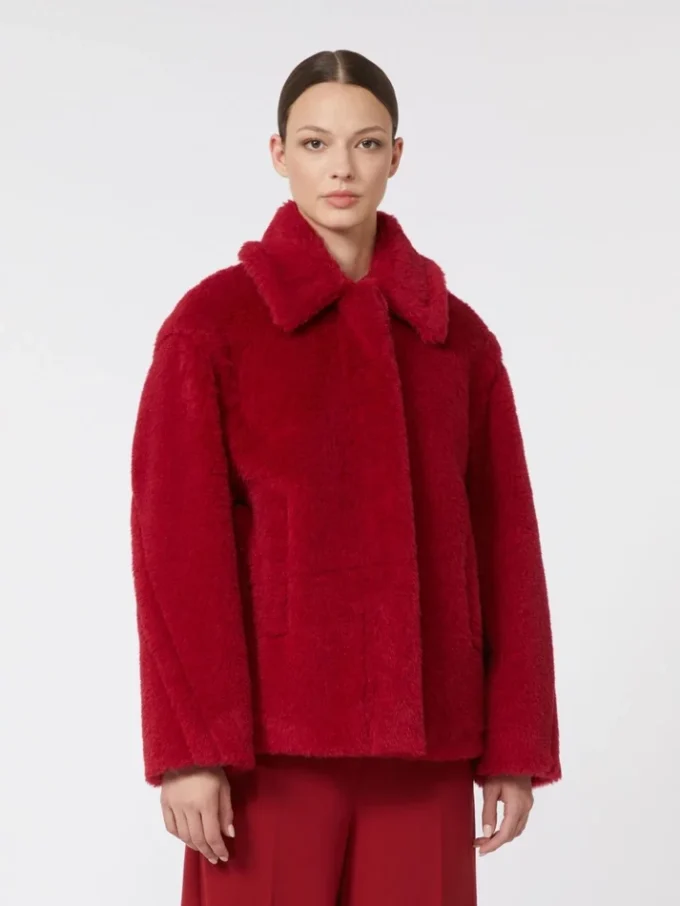 Casaco curto estilo teddy em alpaca e lã, vermelho Casaco curto estilo teddy em alpaca e lã, vermelho
