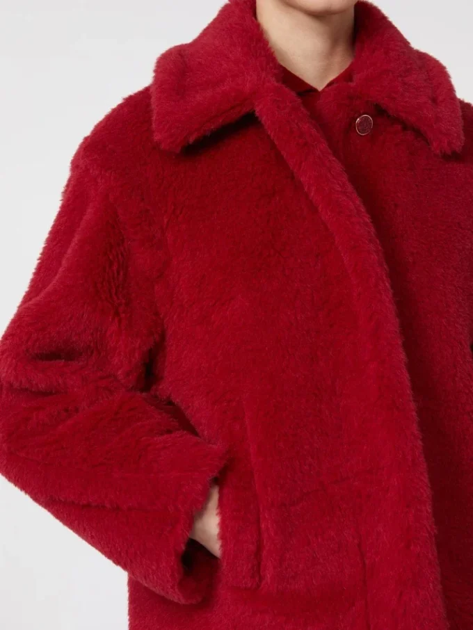 Casaco curto estilo teddy em alpaca e lã, vermelho Casaco curto estilo teddy em alpaca e lã, vermelho