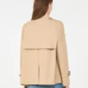 Casaco curto tipo trench coat em gabardine repelente à água, bege Casaco curto tipo trench coat em gabardine repelente à água, bege
