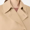 Casaco curto tipo trench coat em gabardine repelente à água, bege Casaco curto tipo trench coat em gabardine repelente à água, bege