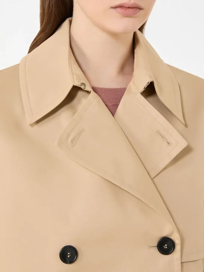 Casaco curto tipo trench coat em gabardine repelente à água, bege Casaco curto tipo trench coat em gabardine repelente à água, bege