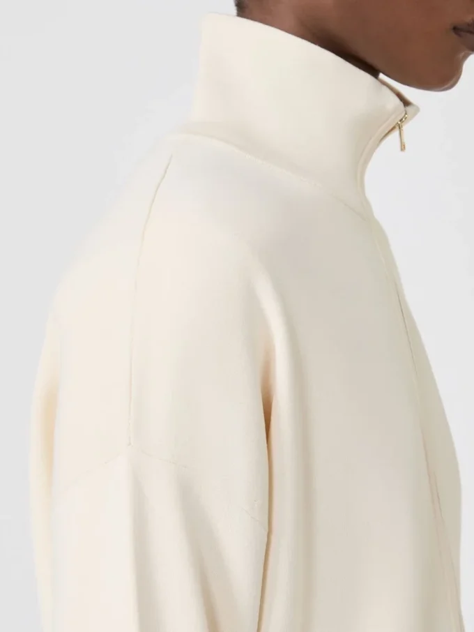 Casaco de malha em crepe de viscose, cor marfim Casaco de malha em crepe de viscose, cor marfim