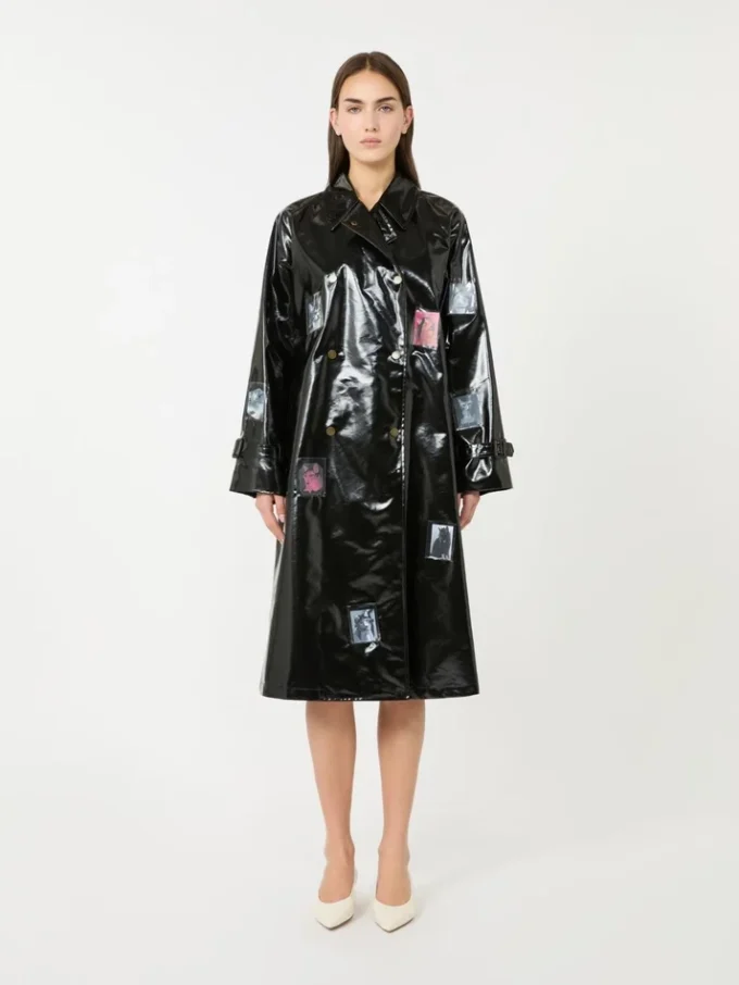 Casaco midi tipo trench em gabardina com efeito vinil, preto