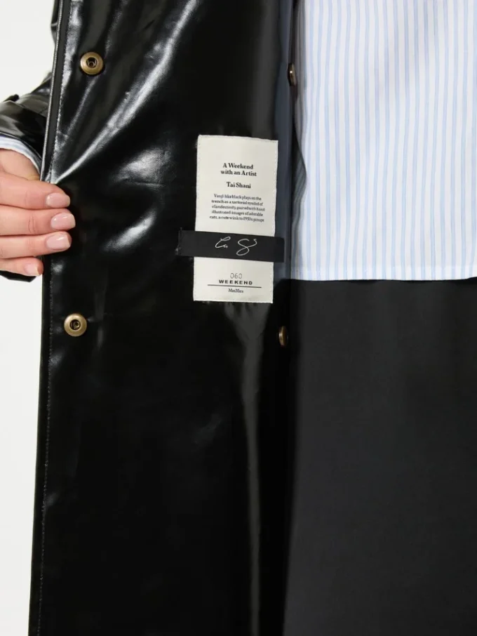 Casaco midi tipo trench em gabardina com efeito vinil, preto