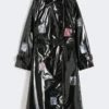 Casaco midi tipo trench em gabardina com efeito vinil, preto