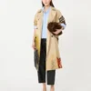 Casaco trench em gabardine estampada repelente à água, com acabamento em pele Casaco trench em gabardine estampada repelente à água, com acabamento em pele