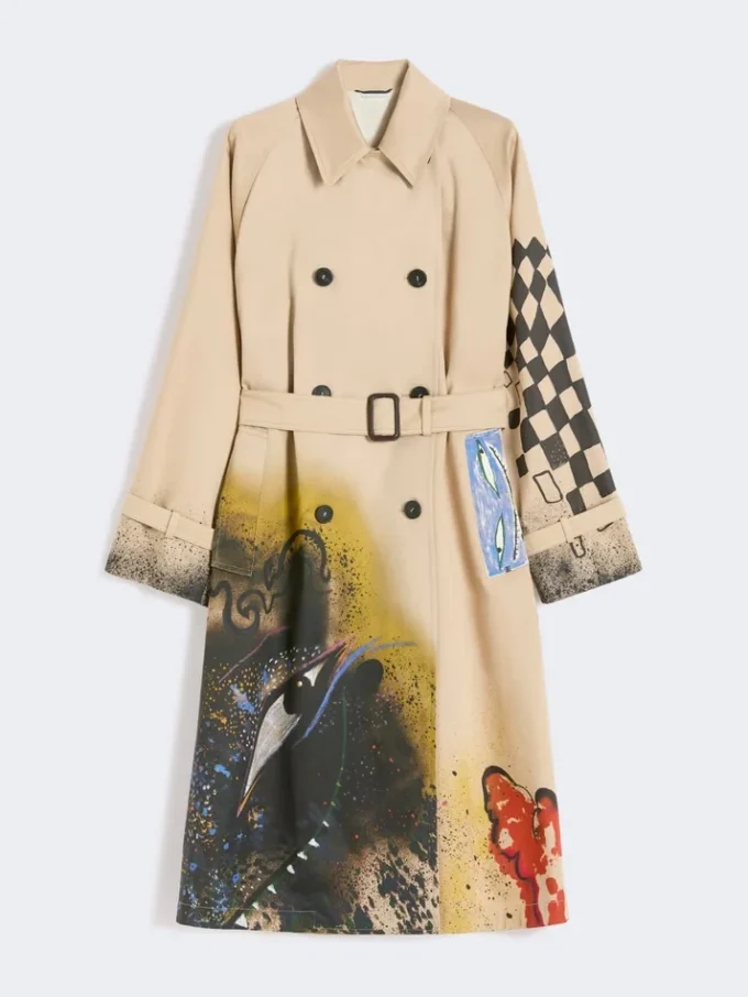 Casaco trench em gabardine estampada repelente à água, com acabamento em pele Casaco trench em gabardine estampada repelente à água, com acabamento em pele