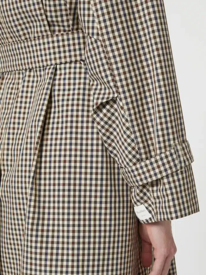 Casaco trench em sarja estampado e repelente à água, cor café Casaco trench em sarja estampado e repelente à água, cor café