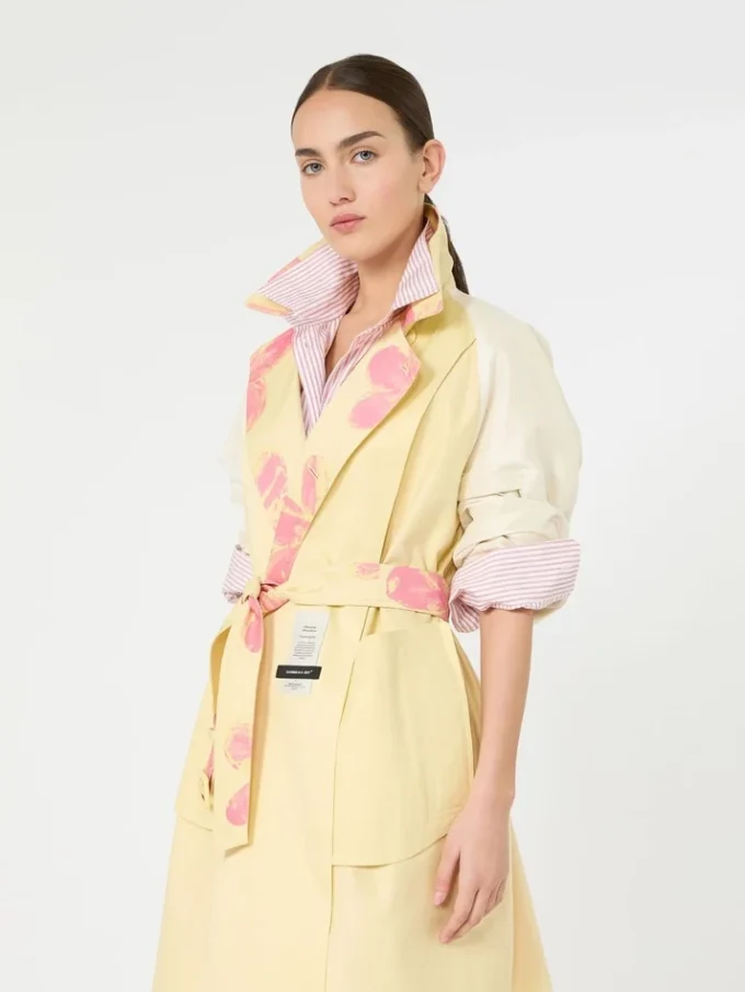 Casaco trench midi em gabardine estampada e repelente à água, amarelo