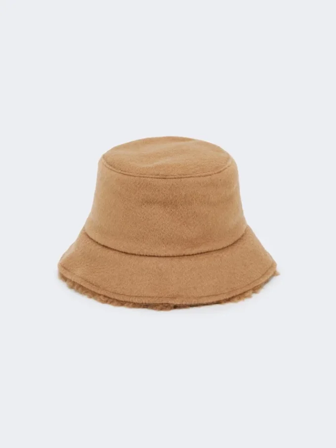 Chapéu cloche reversível em tecido camel e teddy, camel Chapéu cloche reversível em tecido camel e teddy, camel