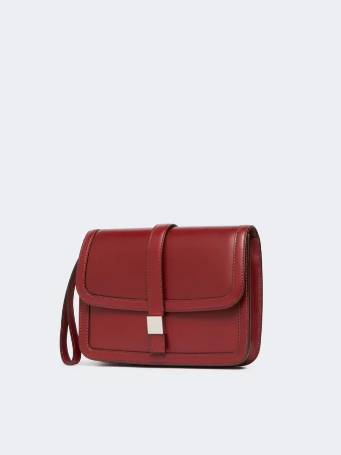 Clutch em pele lisa, cor bordô Clutch em pele lisa, cor bordô
