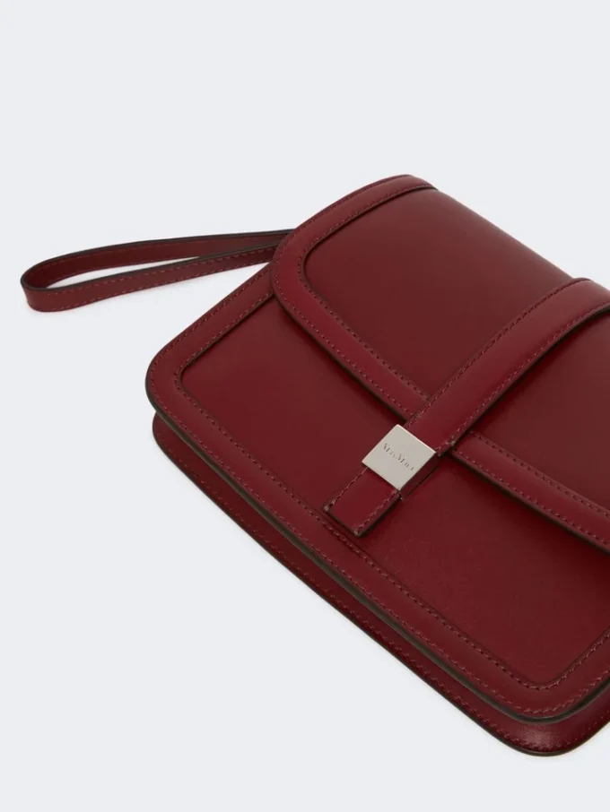 Clutch em pele lisa, cor bordô Clutch em pele lisa, cor bordô