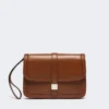 Clutch em pele lisa, cor tabaco