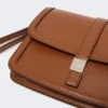 Clutch em pele lisa, cor tabaco