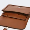 Clutch em pele lisa, cor tabaco