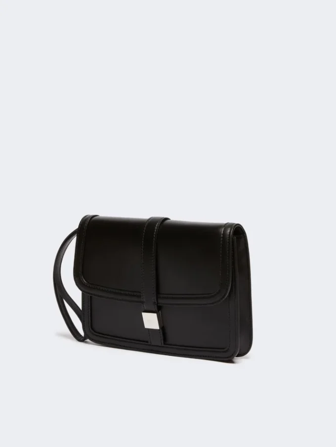 Clutch em pele lisa, preta