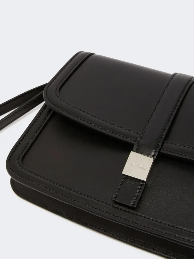 Clutch em pele lisa, preta