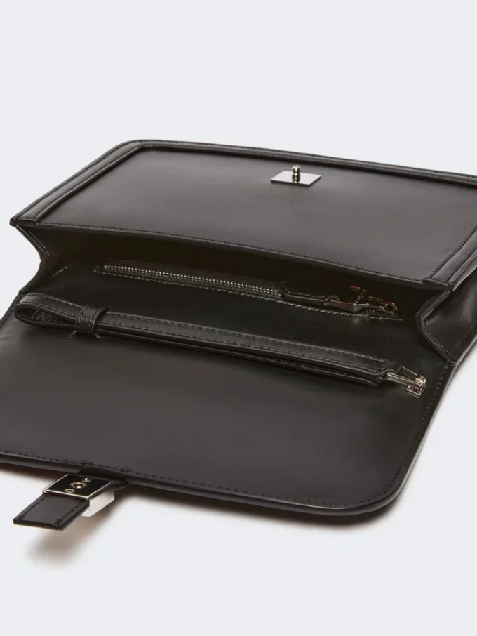 Clutch em pele lisa, preta