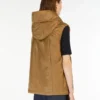 Colete acolchoado com capuz e tratamento repelente de água, cor caramelo Colete acolchoado com capuz e tratamento repelente de água, cor caramelo