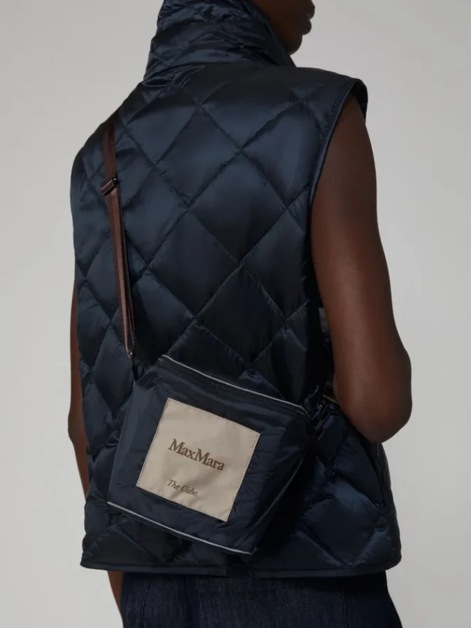 Colete acolchoado em lona de nylon repelente à água, azul-escuro Colete acolchoado em lona de nylon repelente à água, azul-escuro
