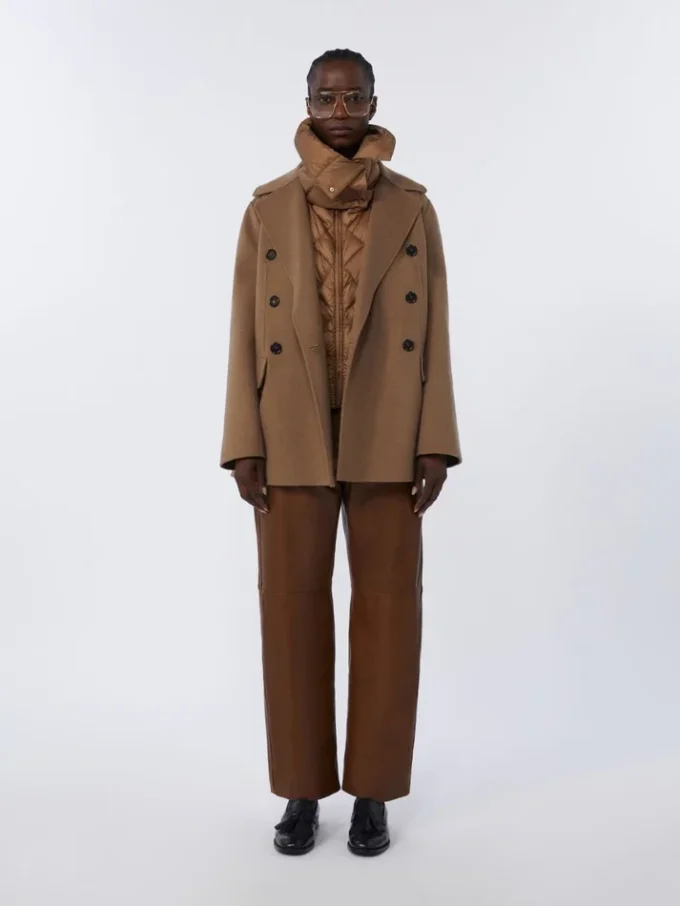 Colete acolchoado em lona de nylon repelente à água, cor caramelo Colete acolchoado em lona de nylon repelente à água, cor caramelo