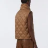 Colete acolchoado em lona de nylon repelente à água, cor caramelo Colete acolchoado em lona de nylon repelente à água, cor caramelo