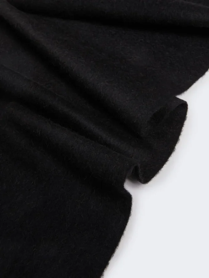 Estola em camelo com monograma bordado, preta Estola em camelo com monograma bordado, preta