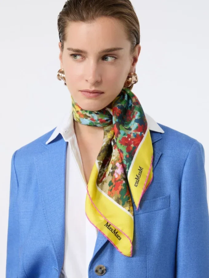 Foulard de seda estampado, amarelo claro Foulard de seda estampado, amarelo claro