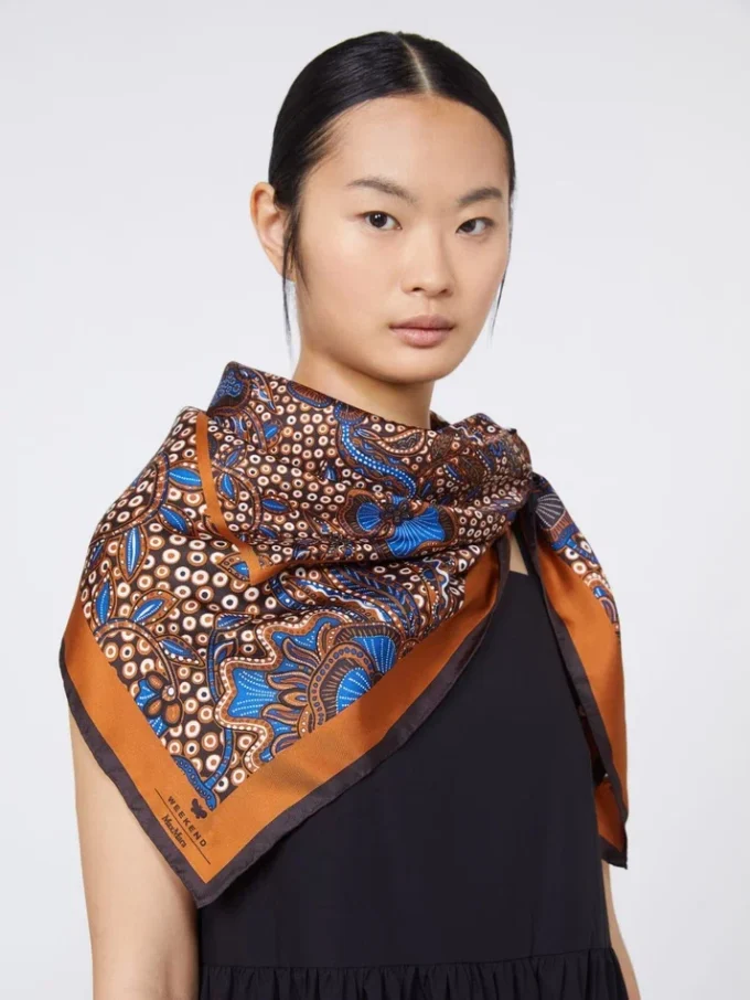 Foulard de seda estampado, castanho avelã Foulard de seda estampado, castanho avelã