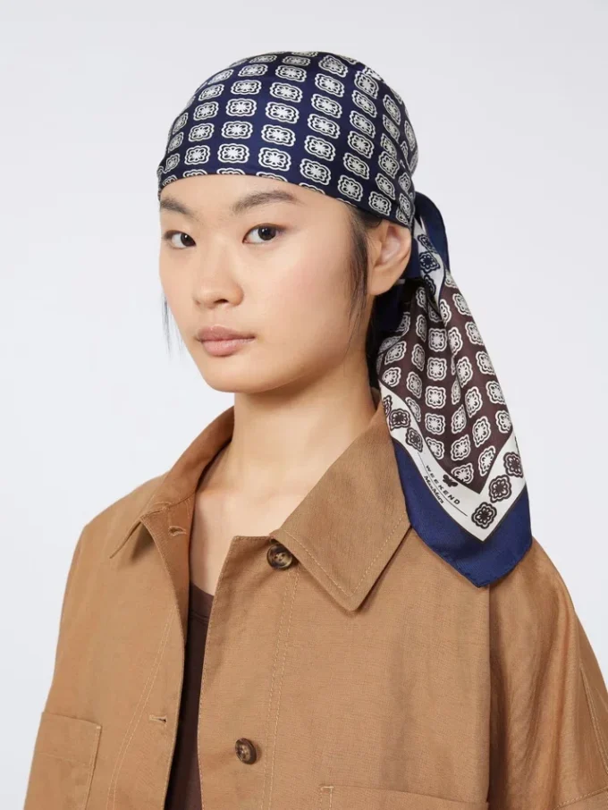 Foulard de seda estampado, cor lama