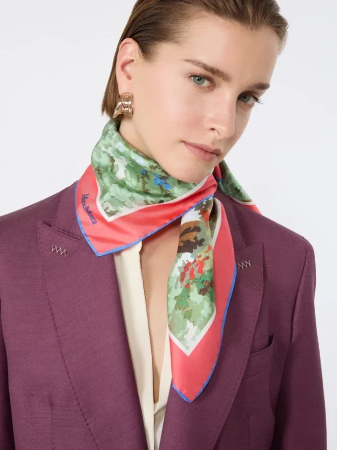 Foulard de seda estampado, rosa antigo Foulard de seda estampado, rosa antigo