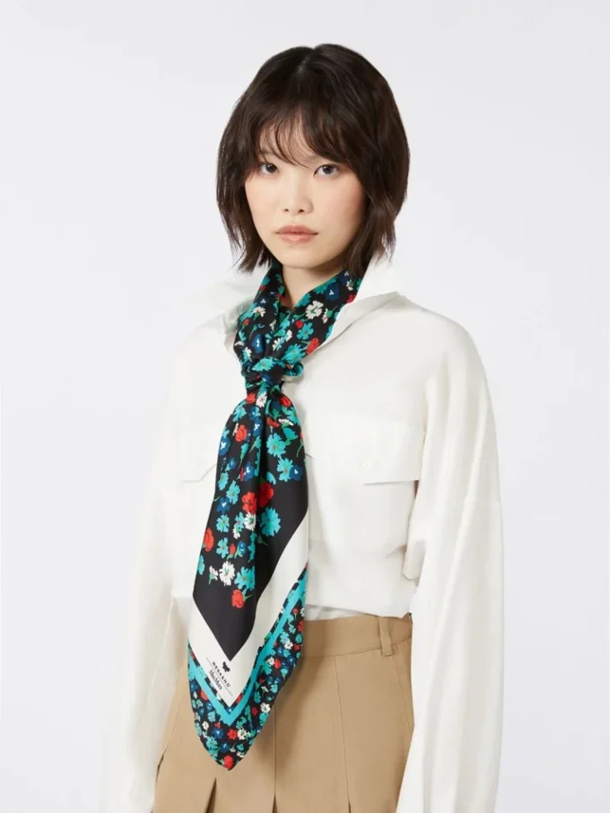 Foulard em sarja de seda estampada, marfim Foulard em sarja de seda estampada, marfim