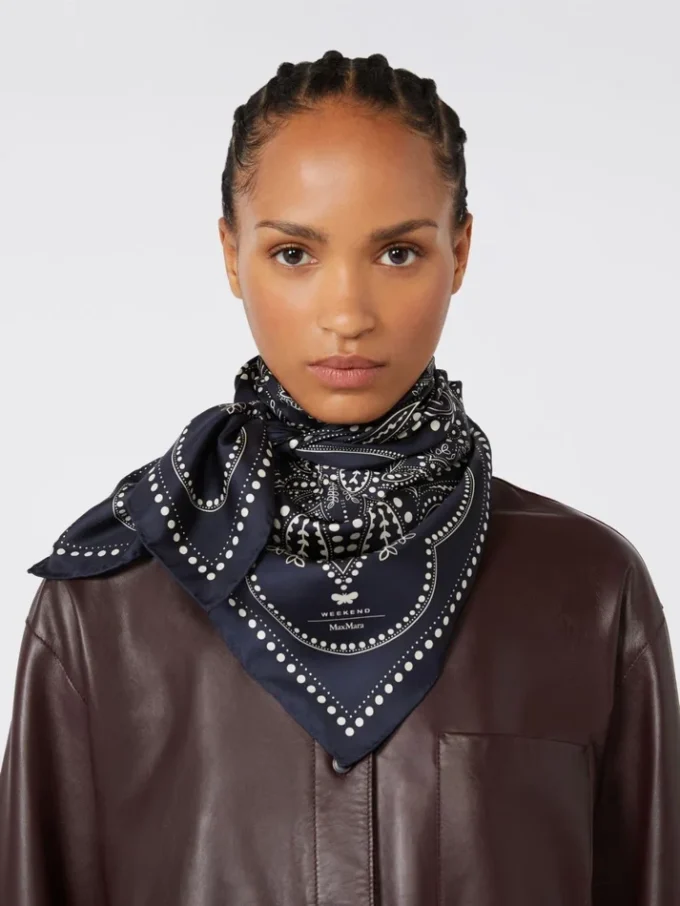 Foulard quadrado de seda estampado, azul-escuro Foulard quadrado de seda estampado, azul-escuro