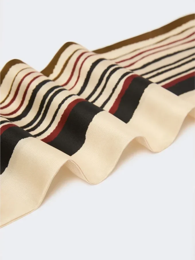 Lenço de seda estampado, cor de pomba Lenço de seda estampado, cor de pomba