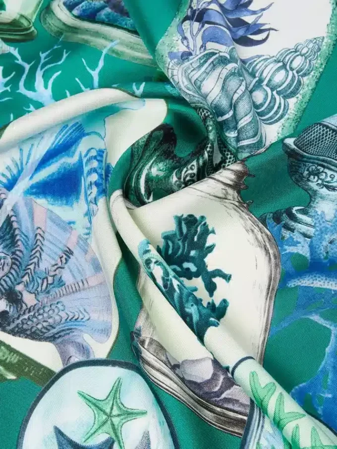 Lenço oversized em sarja de seda estampada, verde Lenço oversized em sarja de seda estampada, verde