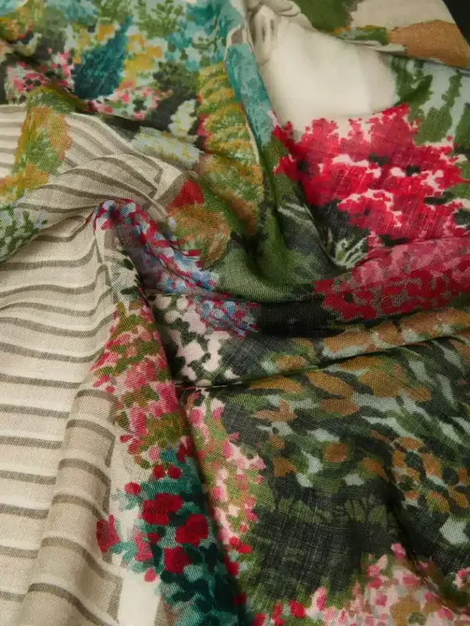 Lenço oversized em seda estampada e lã, cor marfim Lenço oversized em seda estampada e lã, cor marfim
