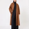 Ludmilla Coat, tabaco