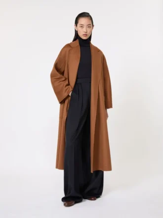 Ludmilla Coat, tabaco