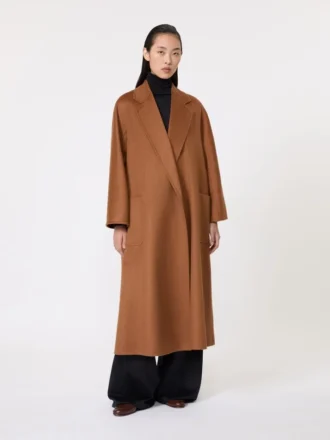 Ludmilla Coat, tabaco