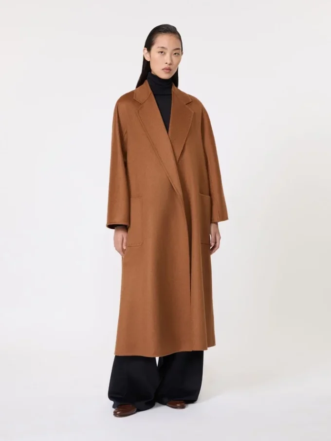 Ludmilla Coat, tabaco