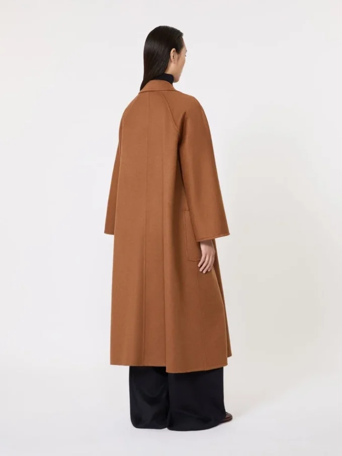 Ludmilla Coat, tabaco