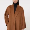 Ludmilla Coat, tabaco