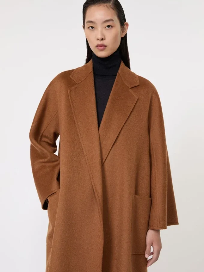Ludmilla Coat, tabaco