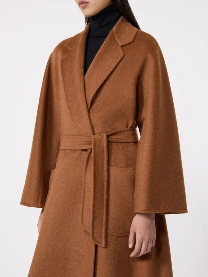 Ludmilla Coat, tabaco