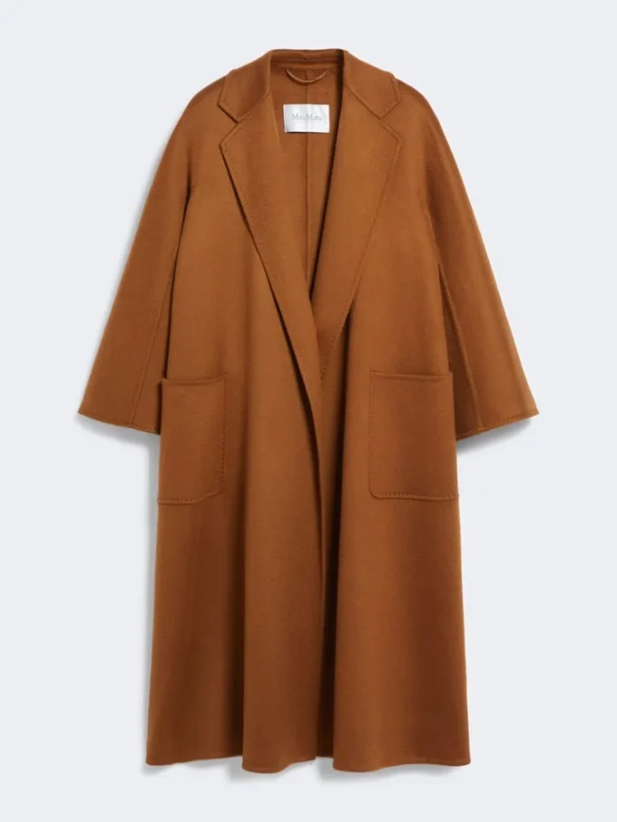 Ludmilla Coat, tabaco